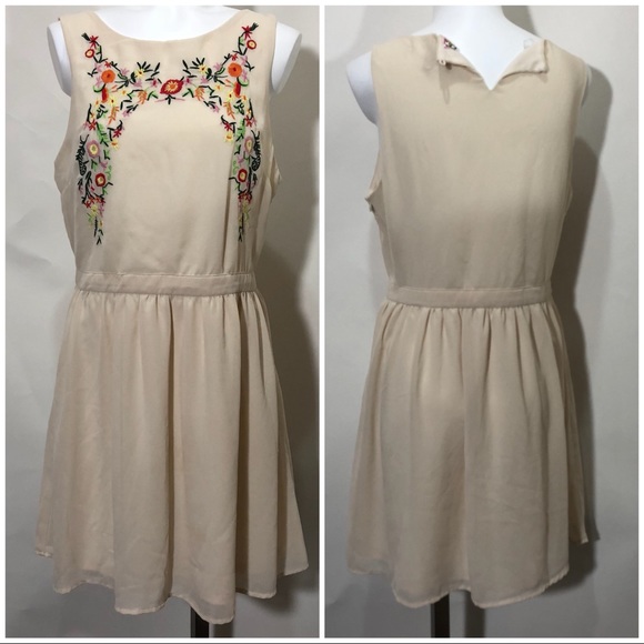 Mimi Chica Dresses & Skirts - MIMI chica dress